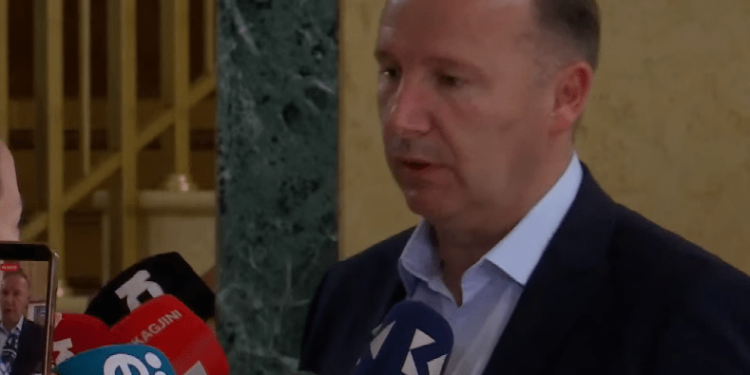 Deklarata skandaloze e Simiqit, Zemaj: Lojë e dyfishtë e Vetëvendosjes me bashkëpunëtorin e tyre, Slavko Simiq