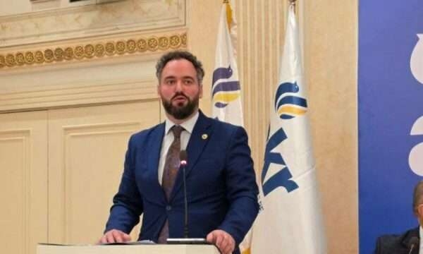 AKR akuzon Pecin për prishjen e koalicionit në Mitrovicë: Konfliktet personale u vendosën mbi interesin qytetar