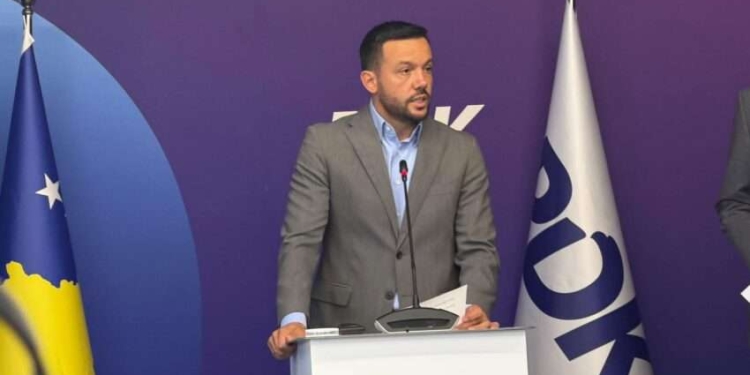 “Qeveria s’guxon ta zvarris këtë proces” – Tahiri për ndryshimin e ligjit për Gjykatën Speciale