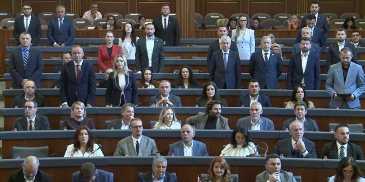Betohen deputetët e rinj të VV-së