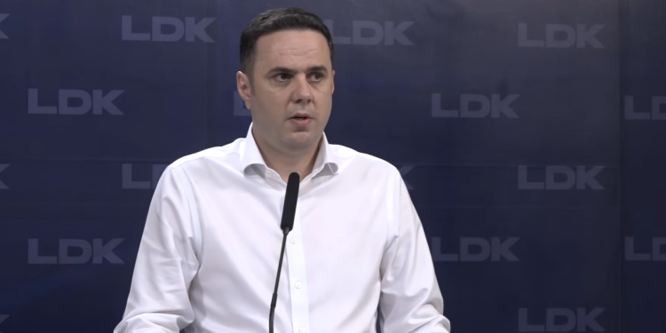 Kthim borxhi apo hakmarrje? Abdixhiku rishpërndan postet në LDK – gjashtë deputetët që kundërshtuan marrëveshjen për presidentin mbeten pa role drejtuese