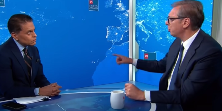 Vuçiqit i hidhet hundëve e kaluara e Serbisë, gazetari i CNN-it ia rikujton Srebrenicën