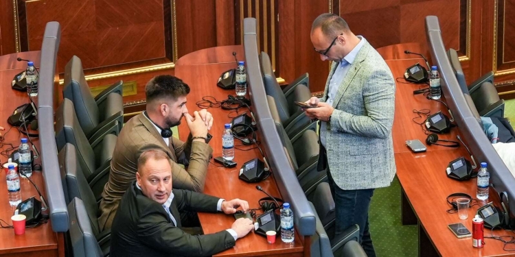 Deklarata e Simiqit për nënkryetar nxit reagime të ashpra: Nuk ka popull serb në Kosovë, por komunitet