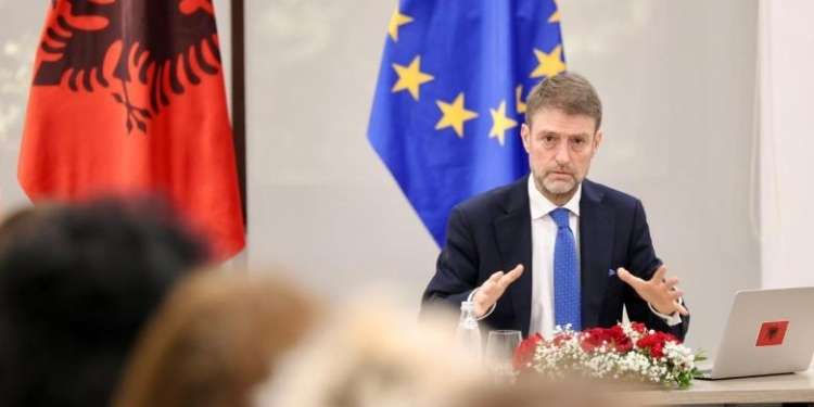 Shqipëria dënon nderimet për Mlladiqin: Glorifikimi i kriminelëve të luftës bie ndesh me vlerat evropiane