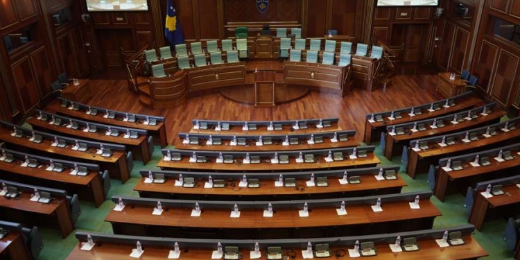 Deputeti i PDK-së: Policia e okupuar nga Sveçla s’po lejon të parkohemi te Kuvendi
