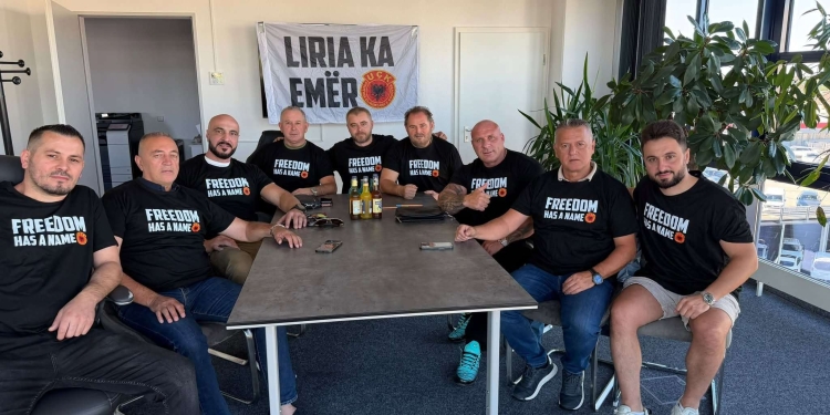 Mërgata niset drejt Hagës, pritet vendimi historik