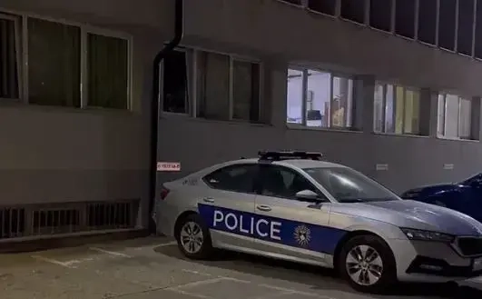 Goditet me veturë një polic në Bërnjak, i dyshuari që u ndalua për kontroll i ikën Policisë