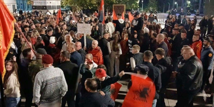 Protestuesit i drejtojnë kërkesë Kuvendit: Projektligji të futet nesër në rend dite