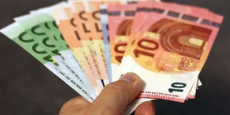 Remitancat nga diaspora arrijnë në 692 milionë euro në janar-gusht të këtij viti