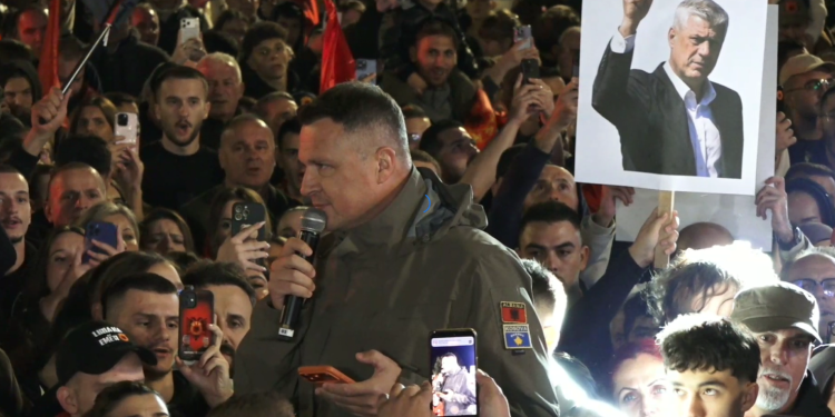 Vazhdon dita e 8-të e protestës, sheshi “Skënderbeu” mbushet me qytetarë