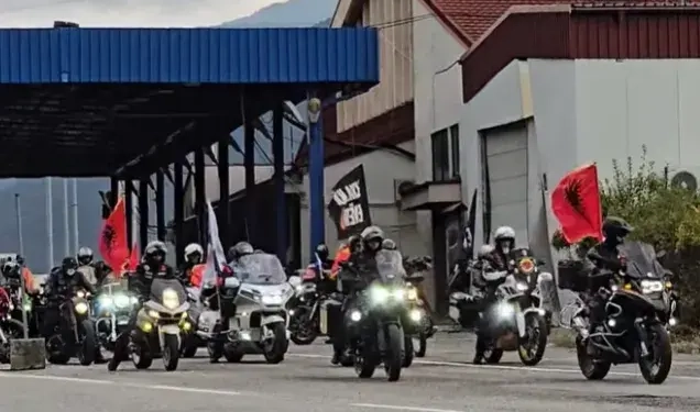 Një grup motoristësh i veteranëve dhe Unionit Shqiptar nisen nga Morina drejt Prishtinës