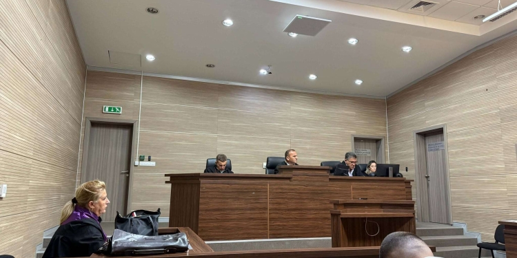 A mjafton urdhri i prokurorit për marrjen e telefonit? Pezullohet gjykimi ndaj ish-prokurorit Metush Biraj, çështja shkon në Kushtetuese