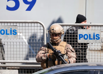 Të shtëna para një shkolle të mesme në Turqi, plagosen 8 persona