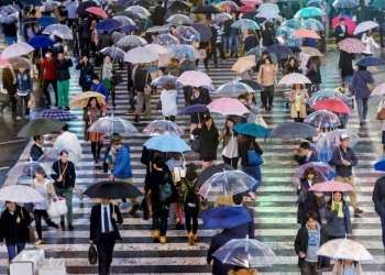 Tokio në Japoni regjistron rekord prej 34 ditësh radhazi me reshje shiu