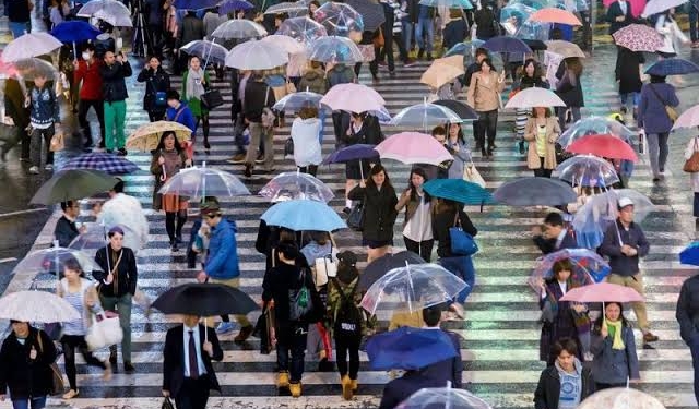 Tokio në Japoni regjistron rekord prej 34 ditësh radhazi me reshje shiu
