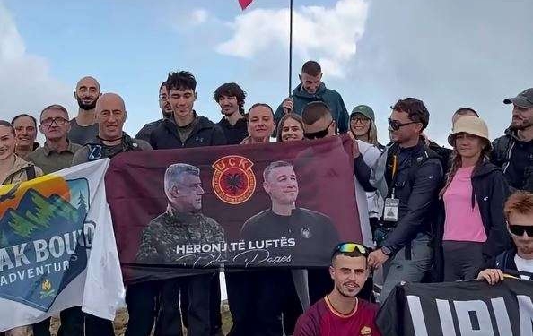 Haradinaj në majën e Rupës me të rinj, valojnë flamujt e UÇK-së dhe “Liria ka emër”