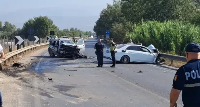 Aksident i rëndë në Shqipëri, një i vdekur dhe dy të lënduar