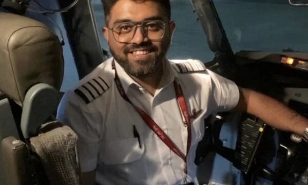 Historia e pilotit indian që shpëtoi avionin që po shkonte nga Dubai në Tel Aviv