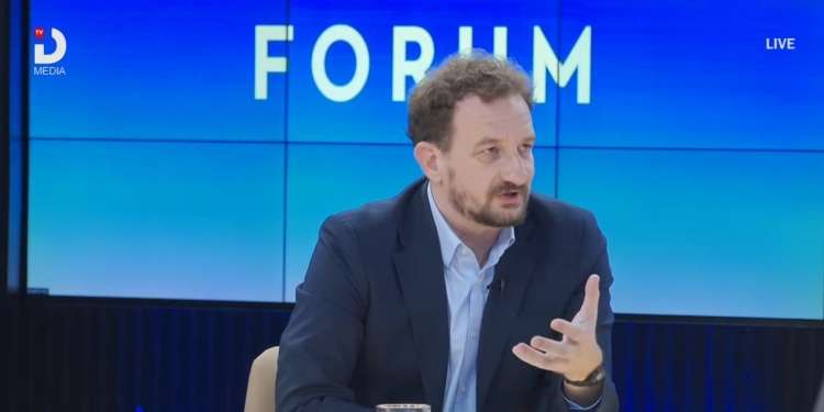 Bernard Nikaj: Pyetja kryesore është pse nuk po votohet Ligji për Dhomat e Specializuara