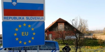 Zbulohet fabrika ilegale e cigareve në Slloveni, punëtorët mbaheshin të mbyllur për 25 ditë