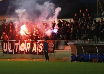Bojkoti i futbollistëve e trondit Vushtrrinë, tifozët kërkojnë dorëheqjen e kryesisë