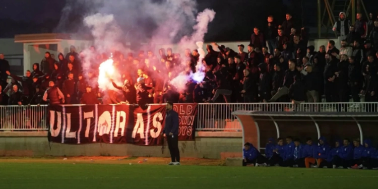 Bojkoti i futbollistëve e trondit Vushtrrinë, tifozët kërkojnë dorëheqjen e kryesisë